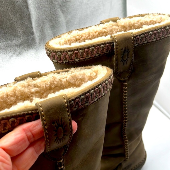 UGG Swell Leather Tall Boots Pull on Sheepskin Lining Brown Size 9 Western Boho - Picture 17 of 17
